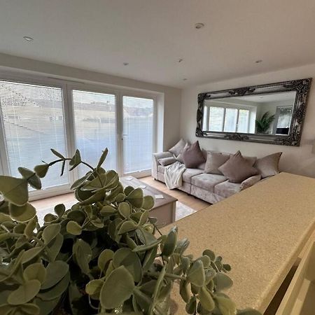 Апартаменты 2Bed Ground Floor Flat + Garden Sunningwell Экстерьер фото
