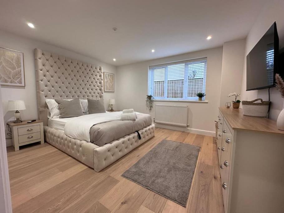 Апартаменты 2Bed Ground Floor Flat + Garden Sunningwell Экстерьер фото