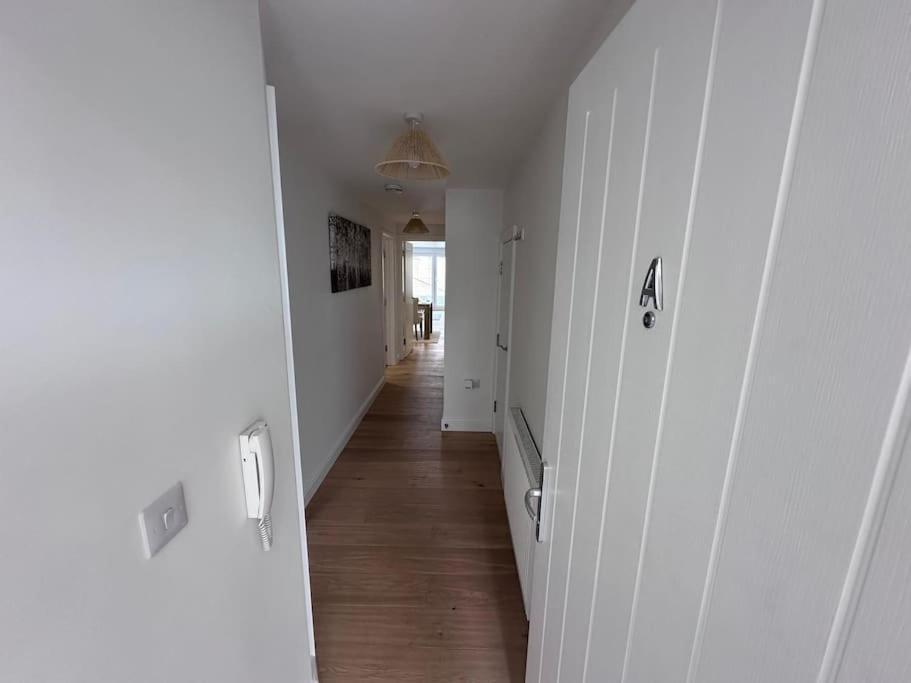 Апартаменты 2Bed Ground Floor Flat + Garden Sunningwell Экстерьер фото